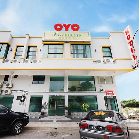 Oyo 44043 First Garden Hotel Kuantan Luaran gambar