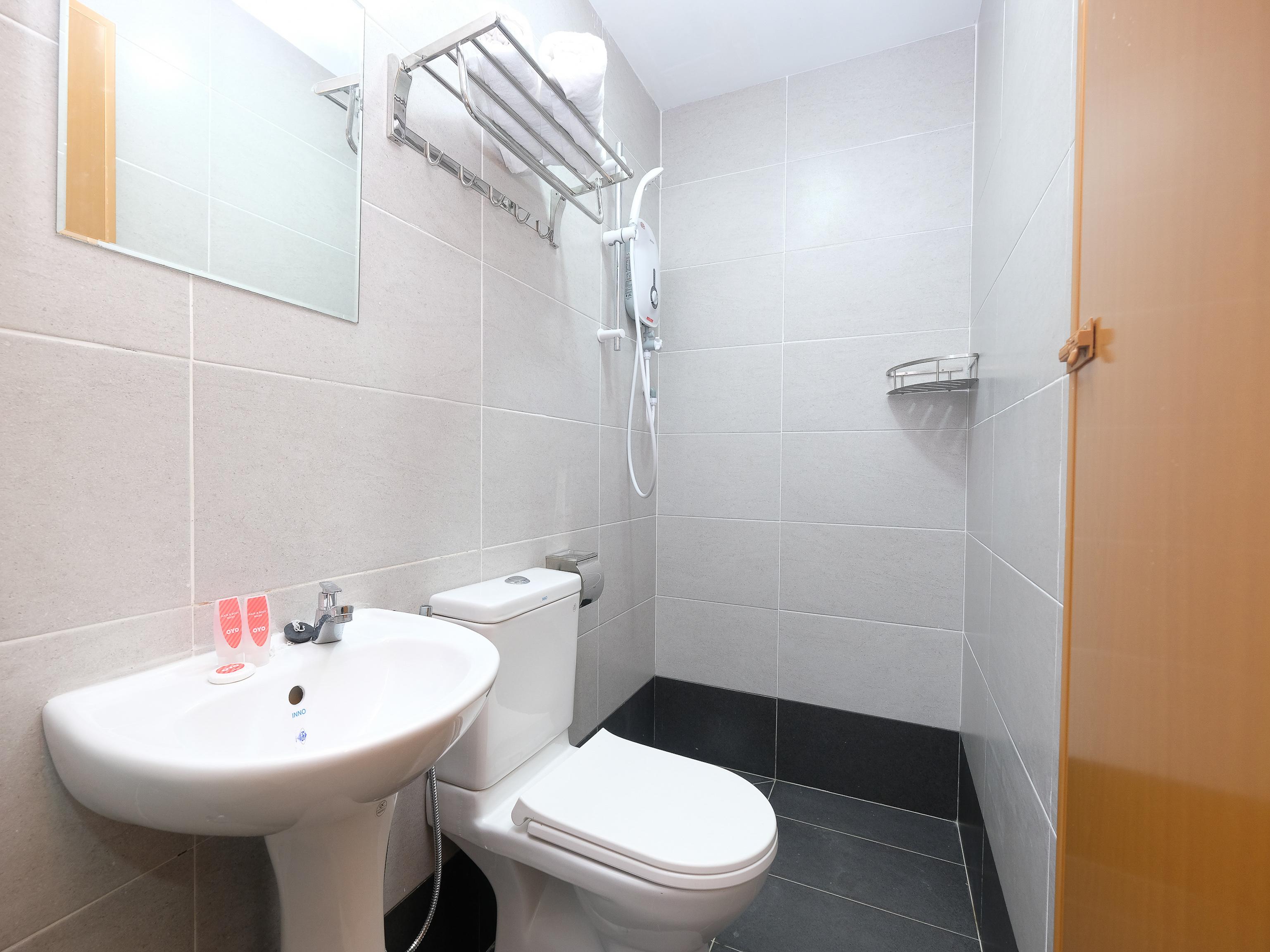 Oyo 44043 First Garden Hotel Kuantan Luaran gambar